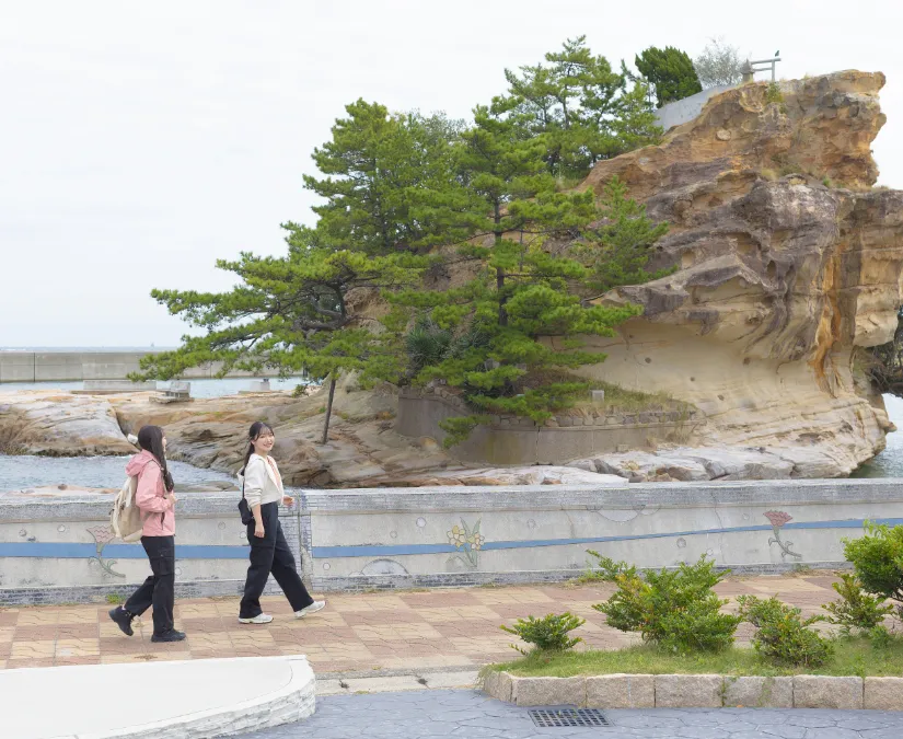 周辺には絵島もあります